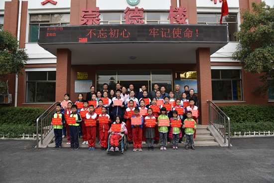 重山集團(tuán)參加羅村中心?！皭坌闹鷮W(xué)”資助金發(fā)放儀式25