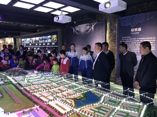 重山集團(tuán)參加羅村中心?！皭坌闹鷮W(xué)”資助金發(fā)放儀式25